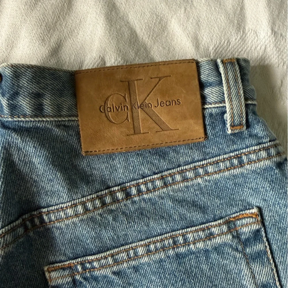 Vintage 90’s Calvin Klein Jean Shorts Easy Fit Double Stone Wash Denim Women's - Picture 6 of 6